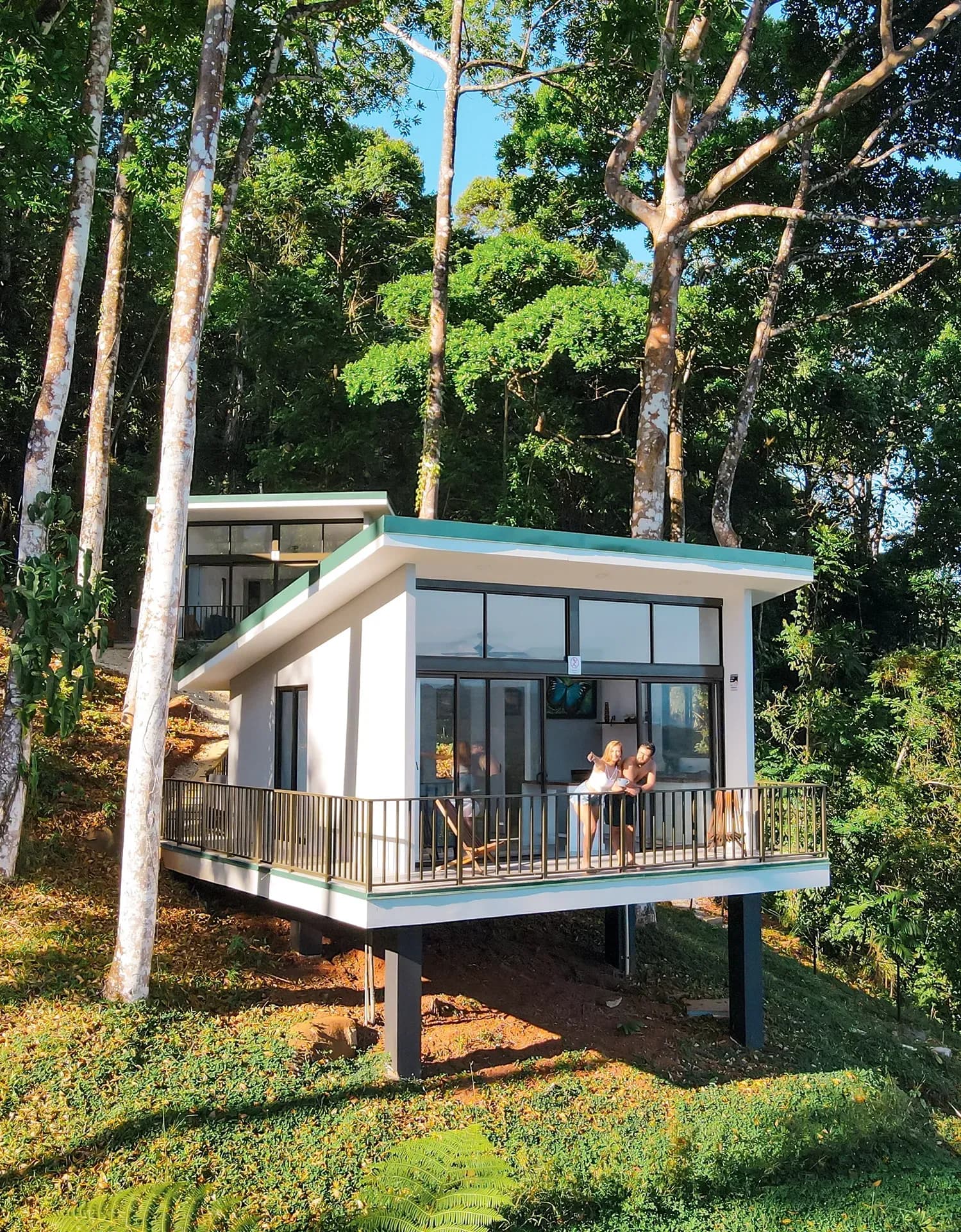 Luxury villas surrounded by jungle at Vajra Jahra for those hosting a retreat in Costa Rica.
